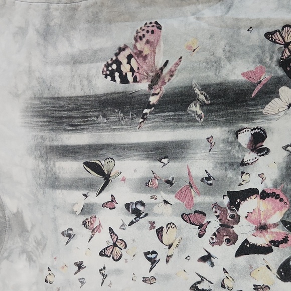 Butterfly 🦋 Shirt - Picture 4 of 8